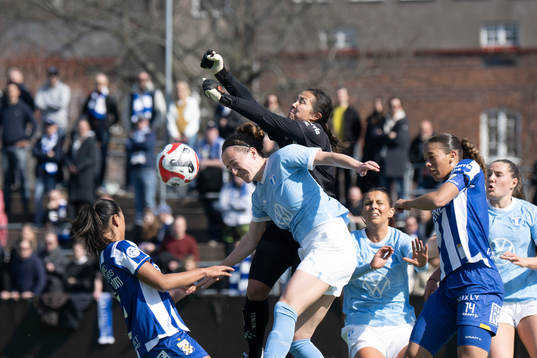 en duell mellan Malmö FFs Anna Plantin och IFK Göteborgs