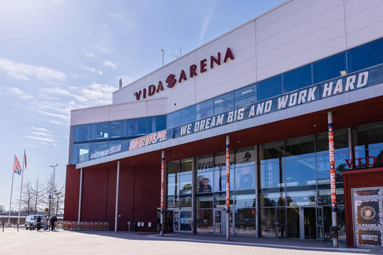 Exteriör vy av Vida arena före semifinal fem i SHL mellan