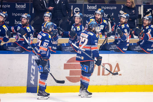 Växjös Tobias Rieder jublar