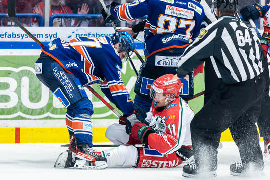 Växjös Glenn Gustafsson och Frölundas Erik Borg i bråk