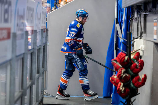 Växjös Glenn Gustafsson lämnar isen