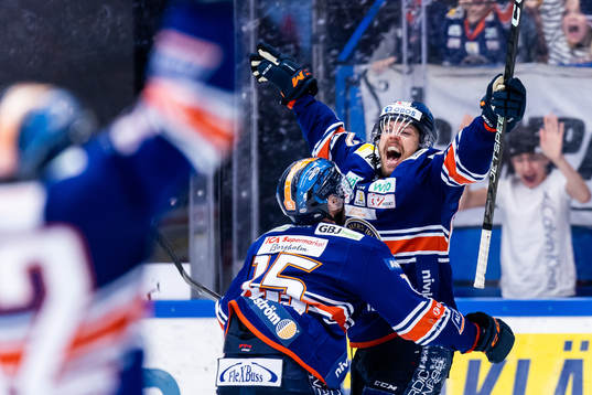 Växjös Manuel Ågren jublar