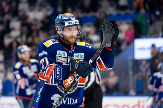 Växjös Brian Cooper jublar
