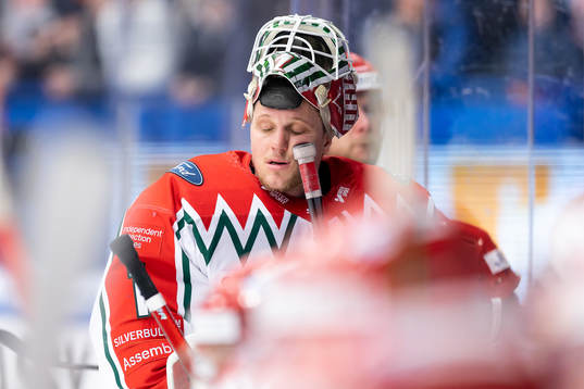 Frölundas målvakt Lars Johansson deppar