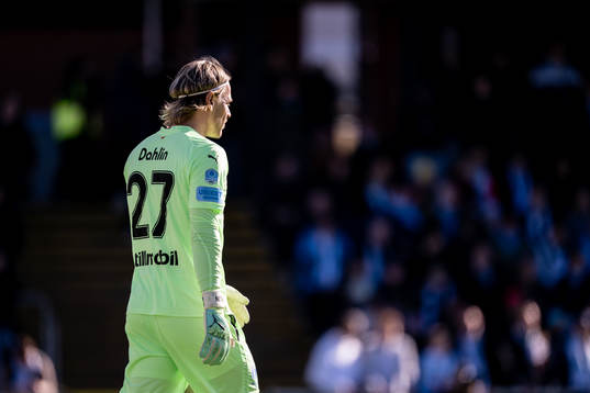 Malmö FFs målvakt Johan Dahlin deppar