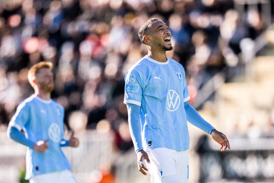 Malmö FFs Derek Cornelius deppar