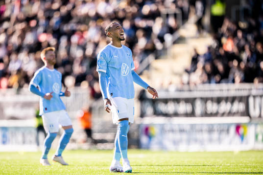 Malmö FFs Derek Cornelius deppar