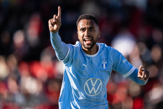 Malmö FFs Isaac Kiese Thelin reagerar mot ett domslut