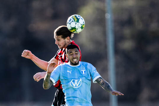 Brommapojkarnas Nikola Vasic och Malmö FFs Sergio Pena