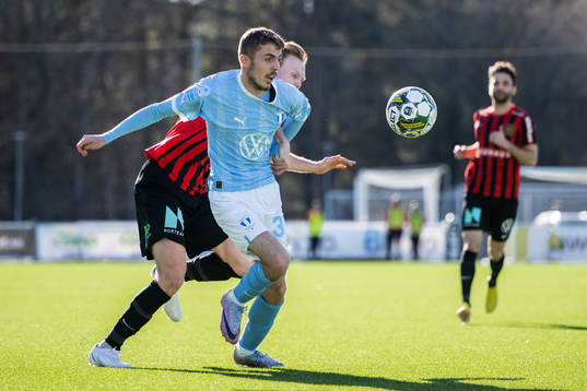 Malmö FFs Patriot Sejdiu och Brommapojkarnas Tim Waker