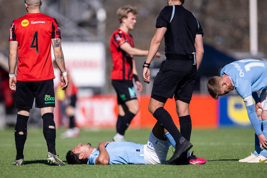 Malmö FFs Stefano Vecchia har ont