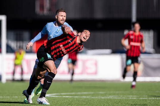 Malmö FFs Lasse Nielsen och Brommapojkarnas Nikola Vasic