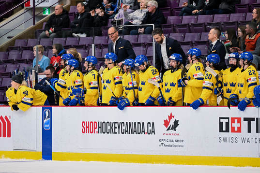 Players of Sweden looks dejected