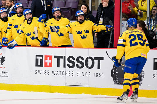 Hanna Thuvik, Lova Blom and Lisa Johansson of Sweden