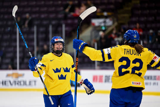 Bläddra bland fler bilder av 2023 IIHF Women's World Championship, Day 4, Sweden - Hungary