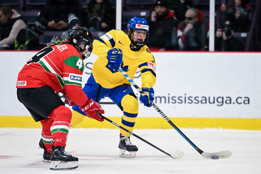 Hilda Svensson of Sweden and Petra Szamosfalvi of Hungary