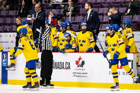 Players and coaches of Sweden looks dejected