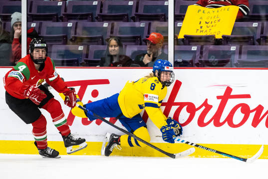 Taylor Baker of Hungary and Hilda Svensson of Sweden