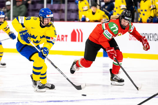 Sara Hjalmarsson of Sweden and Regina Metzler of Hungary