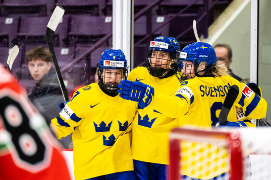 Mira Jungåker, Hanna Olsson and Hilda Svensson of Sweden