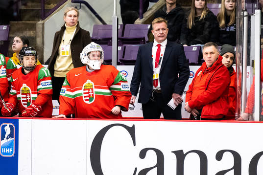 Assistant coach Delaney Collins and assistant coach