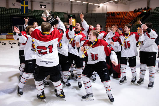 Örebros spelare jublar