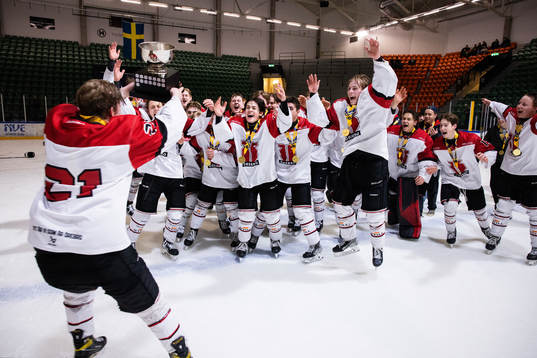 Örebros spelare jublar