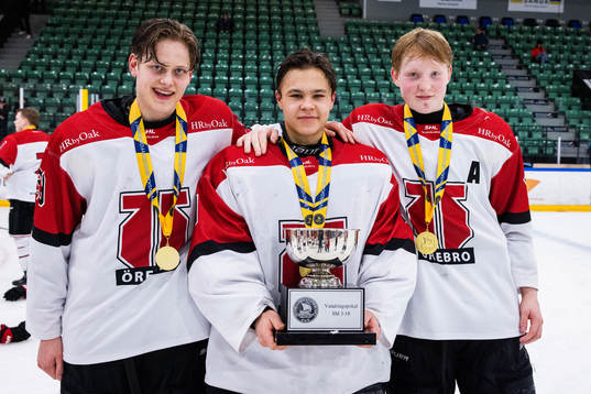 Örebros Dante Josefsson-Westling, målvakt Herman Liv och