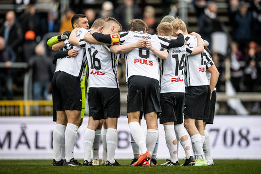 Landskronas spelare samlas