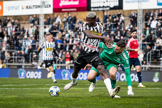 Landskronas Ousmane Diawara mot Utsiktens målvakt Elias