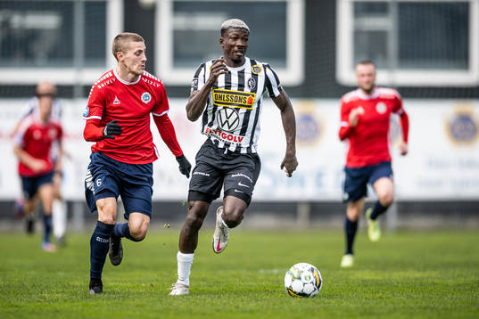 Utsiktens Erik Westermark och Landskronas Ousmane Diawara
