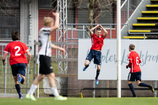 Utsiktens Lucas Hedlund jublar