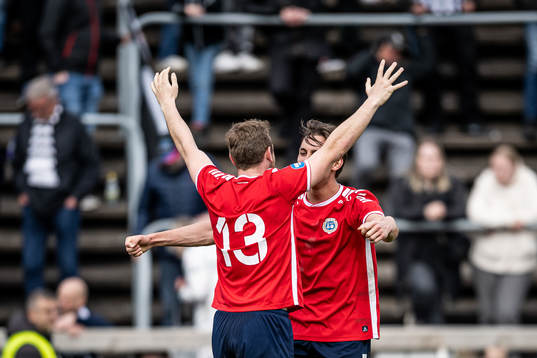Utsiktens Erik Gunnarsson och Wilhelm Nilsson jublar