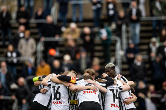 Landskronas spelare samlas