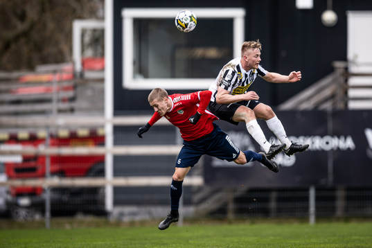 Utsiktens Erik Westermark och Landskronas Jesper Strid
