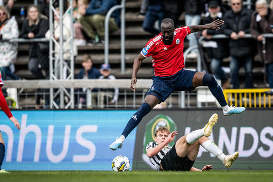 Landskronas Melker Jonsson mot Utsiktens Ronald Mukiibi
