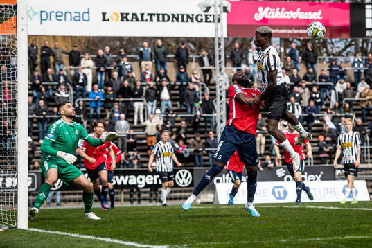 Landskronas Ousmane Diawara i nickduell med Utsiktens