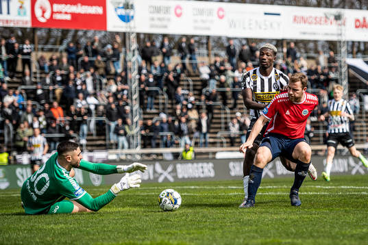 Landskronas Ousmane Diawara mot Utsiktens Elias Hadaya