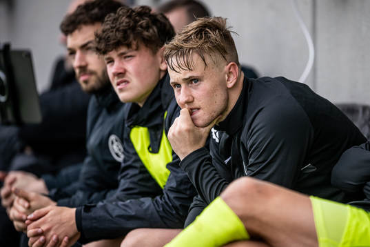 Landskronas Jesper Strid deppar på bänken