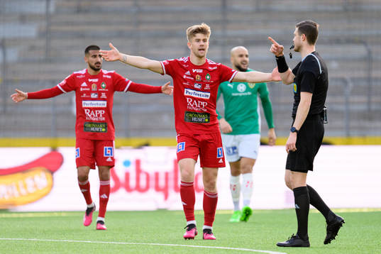 Skövde AIKs Hampus Söderström reagerar