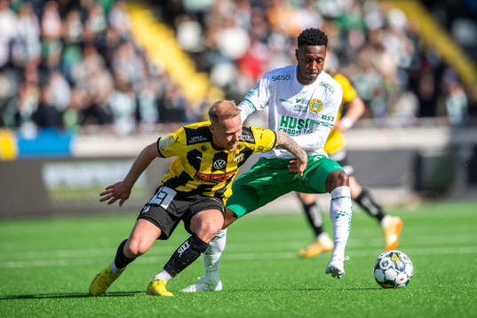 Häckens Mikkel Rygaard Jensen och Hammarbys Tesfaldet Tekie