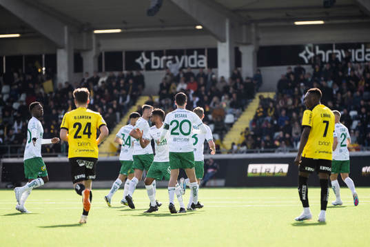 Hammarbys spelare jublar
