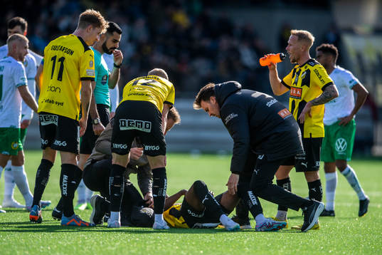 Häckens Benie Adama Traore har ont