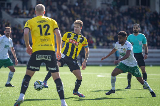 Häckens Samuel Gustafson och Hammarbys Tesfaldet Tekie