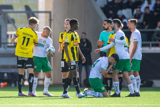 Upprört mellan Häckens Samuel Gustafson och Hammarbys