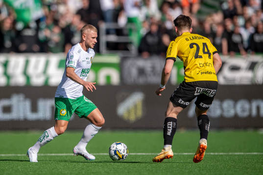 Hammarbys Simon Strand och Häckens Lars Olden Larsen
