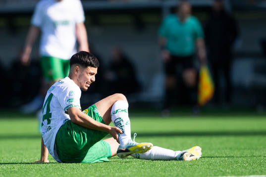 Hammarbys Alper Demirol har ont