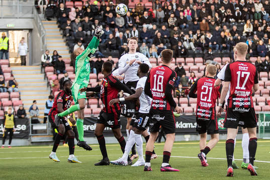Örebros Noel Milleskog och Östersunds Aly Keita