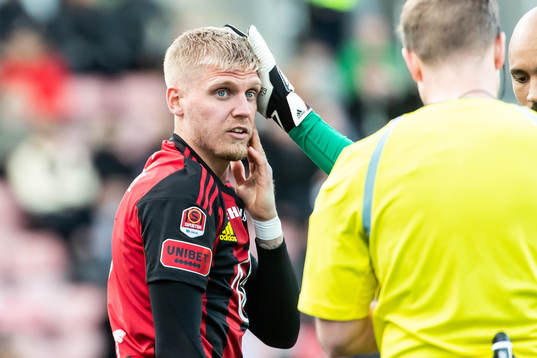 Östersunds Cesar Weilid har ont