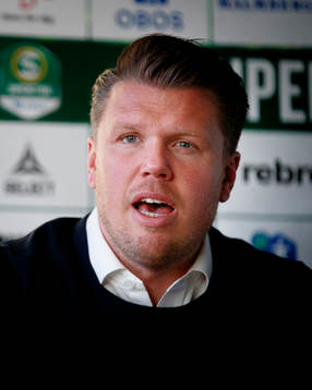 Örebros huvudtränare Christian Järdler på presskonferens